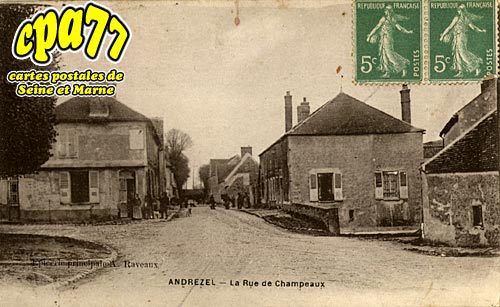 Andrezel - La Rue de Champeaux