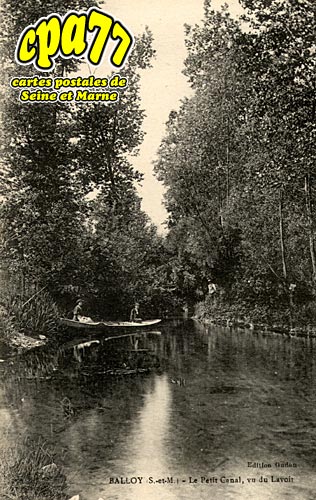 Balloy - Le Petit Canal, vu du Lavoir