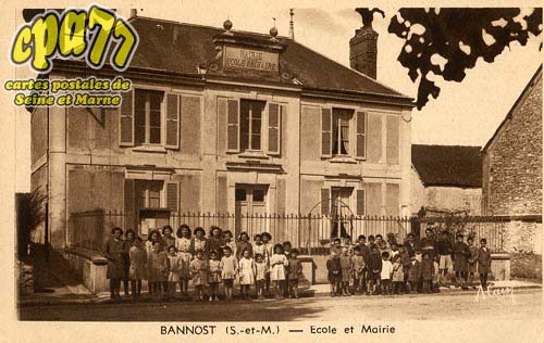 Bannost Villegagnon - Ecole et Mairie