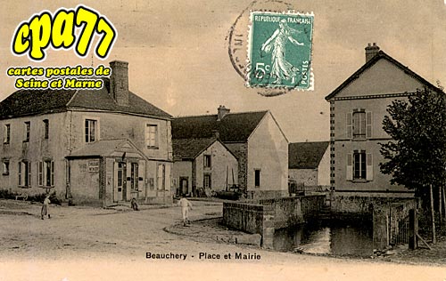 Beauchery St Martin - Place et Mairie