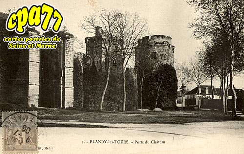 Blandy Les Tours - Porte du Château