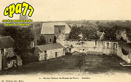 Blandy Les Tours - L'Ancien Château - Intérieur
