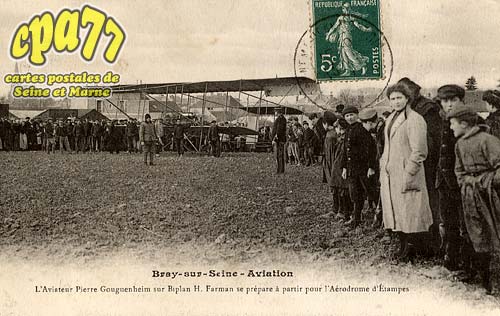 Bray Sur Seine - Aviation - L'aviateur Pierre Gouguenheim sur Biplan H.Farman se prépare à partir pour l'Aérodrome d'Etampes