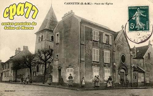 Carnetin - Place de l'Eglise
