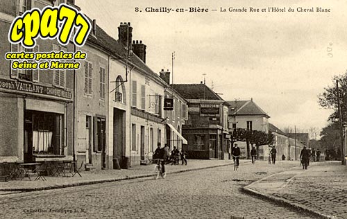 Chailly En Bire - La Grande Rue et l'Htel du Cheval Blanc