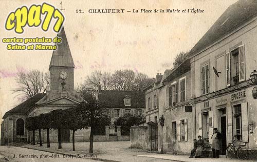 Chalifert - La Place de la Mairie et l'glise