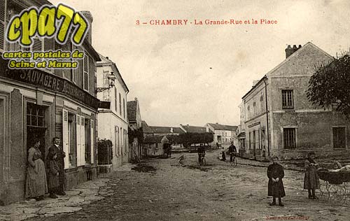 Chambry - La Grande-Rue et la Place