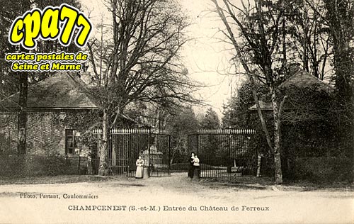 Champcenest - Entre du Chteau de Ferreux