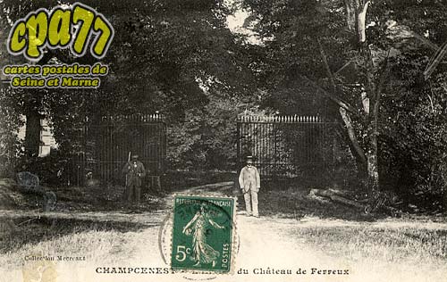 Champcenest - L'entre du Chteau