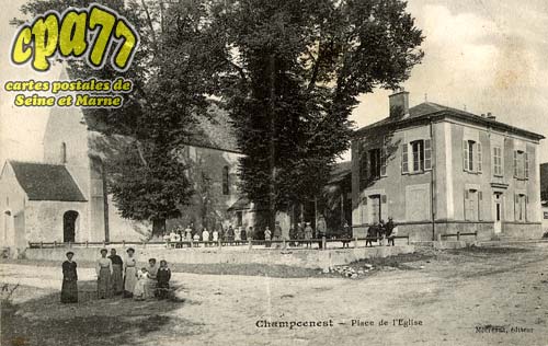 Champcenest - Place de l'Eglise