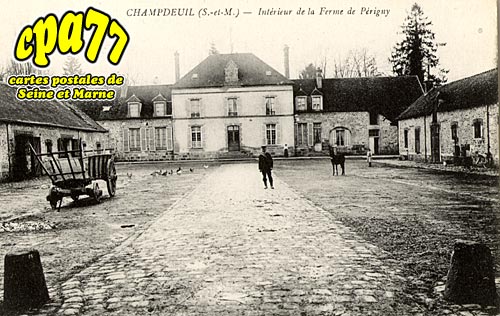 Champdeuil - Intérieur de la Ferme de Périgny