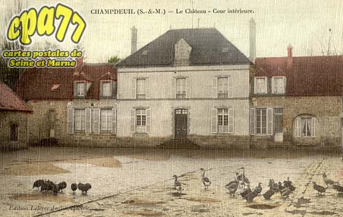 Champdeuil - Le Chteau - Cour intrieure