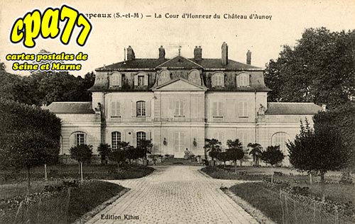 Champeaux - La Cour d'Honneur du Chteau d'Aunoy
