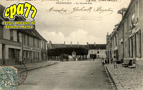 Champeaux - La Grande-Rue