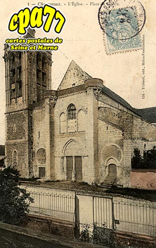 Champeaux - L'Eglise - Place du Clotre