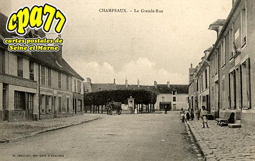 Champeaux - La Grande-Rue