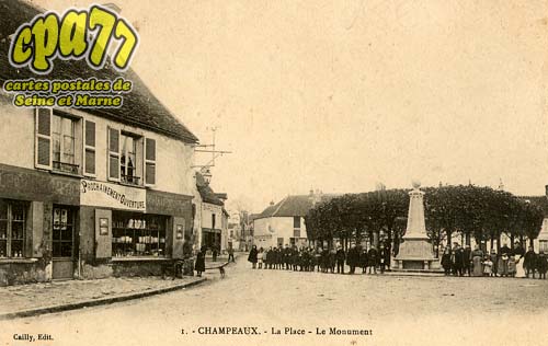 Champeaux - La Place - Le Monument