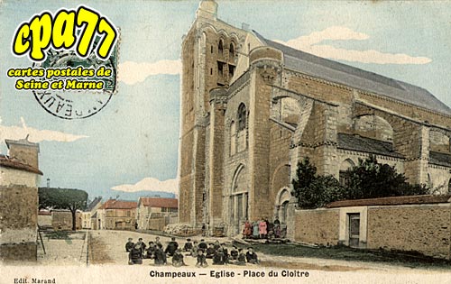 Champeaux - Eglise - Place du Clotre