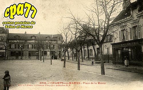 Champs Sur Marne - Place de la Mairie