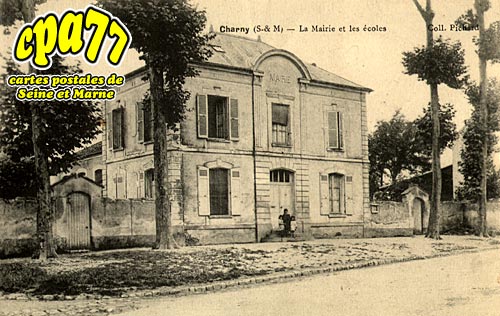Charny - La Mairie et les Ecoles