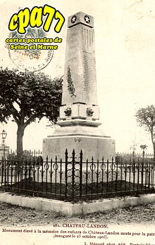 Chteau Landon - Monument lev  la mmoire des enfants de Chteau-Landon morts pour la patrie