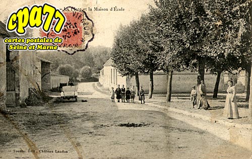 Chteau Landon - Nronville - La Place et la Maison d'Ecole (en l'tat)