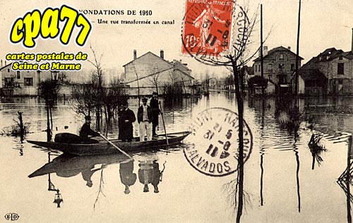 Chelles - Les Inondations de 1910 - Une rue transforme en canal