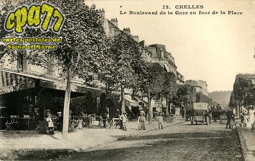 Chelles - Le Boulevard de la gGre en face de la Place