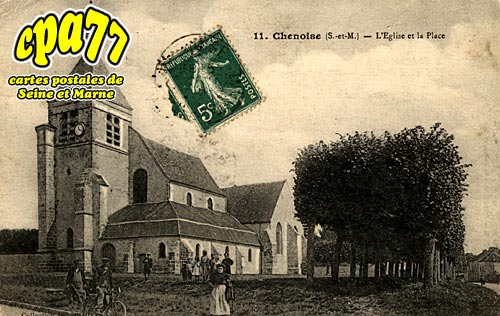 Chenoise - L'Eglise et la Place