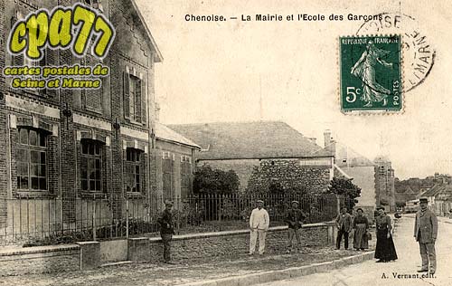 Chenoise - La Mairie et l'Ecole des Garons