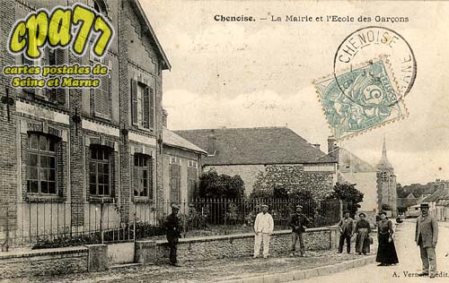 Chenoise - La Mairie et l'Ecole des Garons