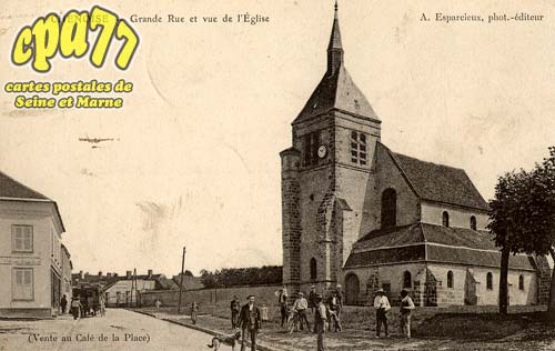 Chenoise - Grande Rue et vue sur l'Eglise