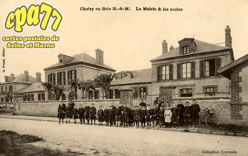 Choisy En Brie - La Mairie et les Ecoles
