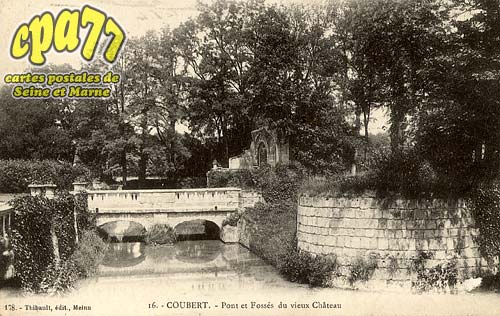 Coubert - Pont et fossés du vieux Château