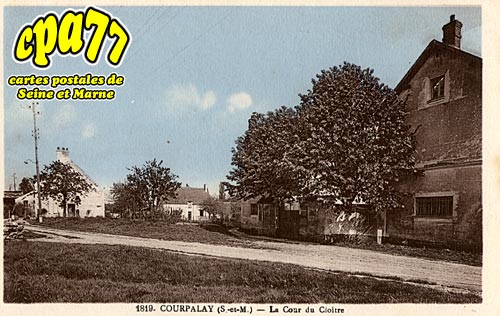 Courpalay - La Cour du Clotre