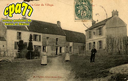 Courtomer - La Cour du Village