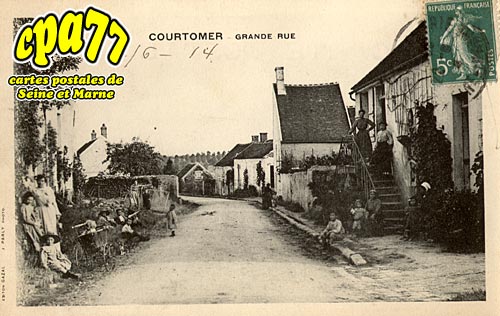 Courtomer - Grande Rue