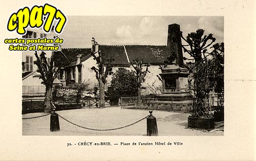 Crcy La Chapelle - Place de l'ancien Htel de Ville