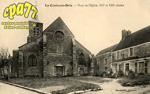 La Croix En Brie - Place de l'Eglise, XIIe et XIIIe sicles
