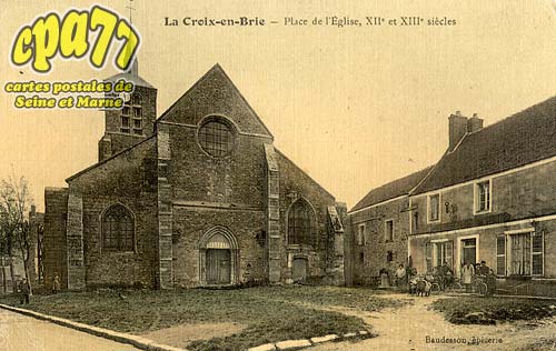 La Croix En Brie - Place de l'Eglise, XIIe et XIIIe sicles