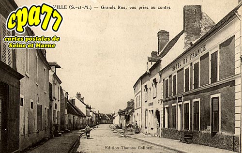 greville - Grande Rue, vue prise au centre