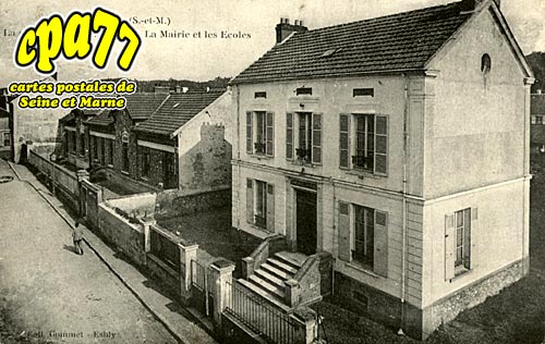 Esbly - La Rue Mademoiselle-Poulet - La Mairie et les Ecoles