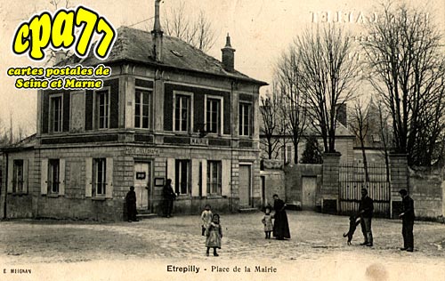 trpilly - Place de la Mairie