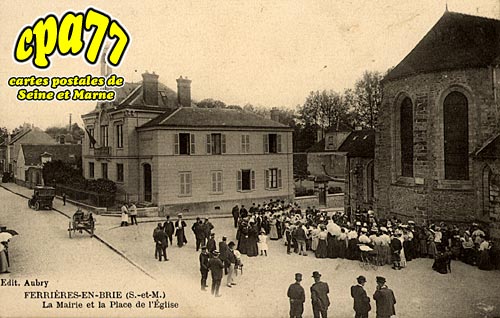 Ferrires En Brie - La Mairie et la Place de l'Eglise
