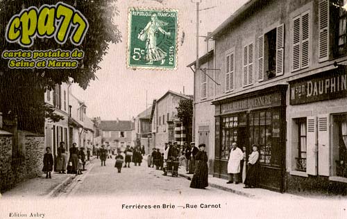 Ferrires En Brie - Rue Carnot