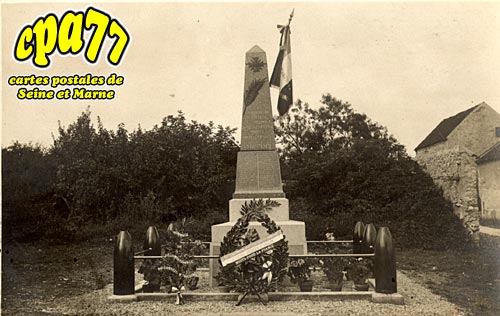 La Fert Gaucher - La Chapelle-Vronge - Monument aux morts - Carte Photo