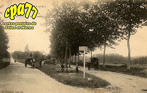 La Fert Gaucher - Le Calvaire - Croisement des Routes Nationale et Dpartementale