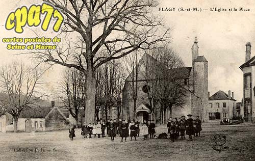 Flagy - L'Eglise et la Place