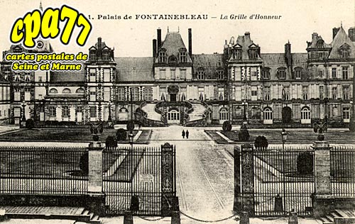Fontainebleau - Palais de Fontainebleau - La Grille d'Honneur