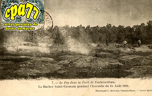 Fontainebleau - Le Rocher Saint-Germain pendant l'incendie du 15 Aot 1904